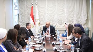 وزير التعليم يبحث مع برنامج الأغذية العالمي تطبيق أفضل الممارسات في التغذية المدرسية