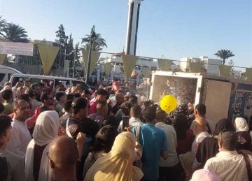 وسط أجواء احتفالية.. الآلاف يؤدون صلاة العيد في الإسكندرية