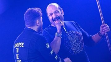 تامر حسني يتألق بحفل جماهيرى فى الجامعة البريطانية.. صور