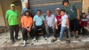 قبل سفره للغردقة.. محمد النني لاعب منتخب مصر ونادي الجزيرة ينحر أضحية مع أسرته بالمحلة