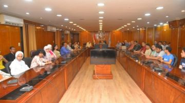 محافظ أسيوط يستقبل الوفد الطلابي العائد من زيارة تعليمية لوكالة الفضاء المصرية محافظ أسيوط يستقبل الوفد الطلابي العائد من زيارة تعليمية لوكالة الفضاء المصرية