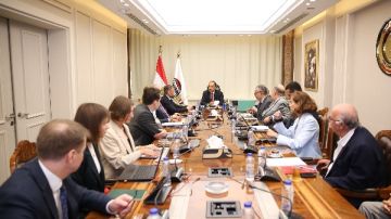 وزير قطاع الأعمال العام يبحث مع تحالف بقيادة روسال الروسية التعاون في مجال الألومنيوم