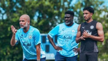 أمير هشام :جوارديولا يعطي تعليمات مستمرة لـ عمر مرموش في تدريبات مانشستر