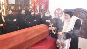 البابا تواضروس يطيب جسدي القديسين الأنبا موسى والأنبا إيسيذوروس