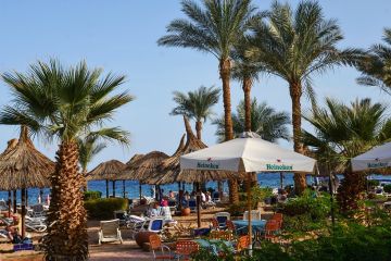 السفارة الروسية بالقاهرة تحث السياح على توخي الحذر في شرم الشيخ