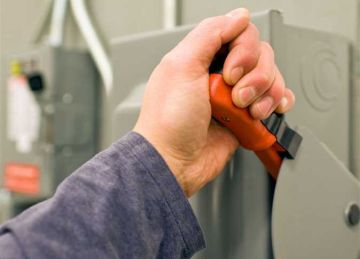 تطبيق مواعيد الغلق الصيفية 2025.. وإطفاء اللافتات الإعلانية ترشيدا للاستهلاك