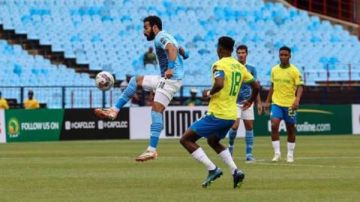 دوري أبطال أفريقيا يزين ملعب الدفاع الجوي قبل مواجهة بيراميدز وصن داونز