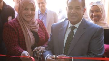 افتتاح المعرض الخيرى للملابس بجامعة جنوب الوادي