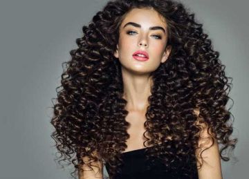 ترطيب ولمعان.. 4 وصفات طبيعية للعناية بالشعر الكيرلي في الصيف ترطيب ولمعان.. 4 وصفات طبيعية للعناية بالشعر الكيرلي في الصيف