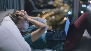 دراسة تحذر: السهر يسرع شيخوخة الدماغ ويزيد خطر الإصابة بالخرف والسكري