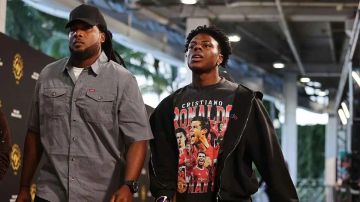 ميسي تجاهله.. سبيد يتعرض لمواقف محرجة في افتتاح مونديال الأندية (فيديو) ميسي تجاهله.. سبيد يتعرض لمواقف محرجة في افتتاح مونديال الأندية (فيديو)