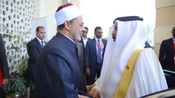 شيخ الأزهر يهنئ الملك حمد بن عيسى بفوز البحرين بعضوية غير دائمة في مجلس الأمن شيخ الأزهر يهنئ الملك حمد بن عيسى بفوز البحرين بعضوية غير دائمة في مجلس الأمن