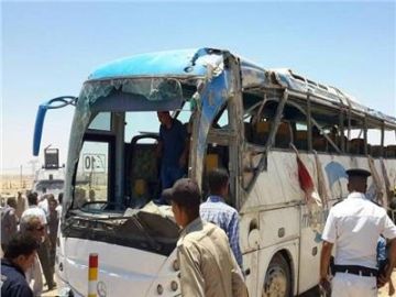 مصرع شخص وإصابة 13 آخرين في حادث تصادم أتوبيس وميكروباص بالشرقية