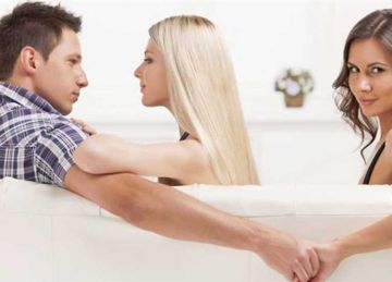 أجراس إنذار مبكرة .. 8 علامات تكشف خيانة زوجك أجراس إنذار مبكرة .. 8 علامات تكشف خيانة زوجك