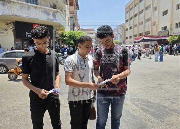 أسئلة للطالب المتميز فقط .. تباين آراء طلاب الثانوية العامة بدمياط في امتحان اللغة الإنجليزية  أسئلة للطالب المتميز فقط .. تباين آراء طلاب الثانوية العامة بدمياط في امتحان اللغة الإنجليزية