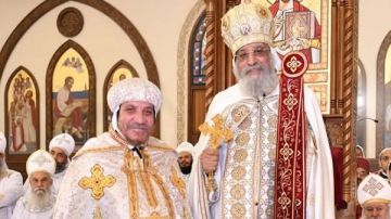 البابا تواضروس يوصي الأنبا أولوجيوس بتواجده المستمر وسط أولاده في الخدمة البابا تواضروس يوصي الأنبا أولوجيوس بتواجده المستمر وسط أولاده في الخدمة