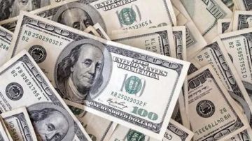 عاجل استقرار سعر صرف الدولار.. هل هدأت موجة خروج الأموال الساخنة؟ عاجل استقرار سعر صرف الدولار.. هل هدأت موجة خروج الأموال الساخنة؟