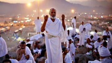 مفاجأة .. العثور على أماكن سرية داخل تريلات تخفى حجاج متسللين مفاجأة .. العثور على أماكن سرية داخل تريلات تخفى حجاج متسللين