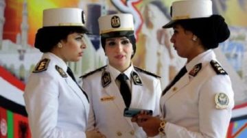 انتشار مكثف للشرطة النسائية لتأمين احتفالات عيد الأضحى بوسط البلد انتشار مكثف للشرطة النسائية لتأمين احتفالات عيد الأضحى بوسط البلد