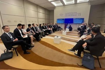 وزيرة التخطيط تلتقي ممثلي مجتمع الأعمال الصيني والمستثمرين خلال فعاليات المنتدى الاقتصادي العالمي وزيرة التخطيط تلتقي ممثلي مجتمع الأعمال الصيني والمستثمرين خلال فعاليات المنتدى الاقتصادي العالمي