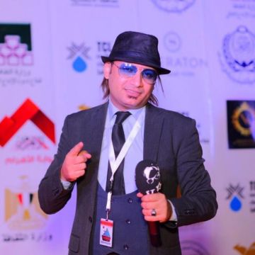 المذيع الفرفوش بقى مكبوش.. تفاصيل سقوط البلوجر سيد غنيم في بئر الدعارة والرذيلة