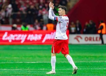 بسبب شارة القيادة.. ليفاندوفسكي يعلق حذائه دوليا بسبب شارة القيادة.. ليفاندوفسكي يعلق حذائه دوليا