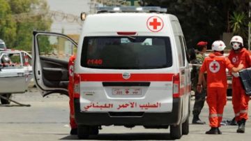 سيارات الإسعاف تتوجه إلى مكان الغارات الإسرائيلية جنوب لبنان سيارات الإسعاف تتوجه إلى مكان الغارات الإسرائيلية جنوب لبنان