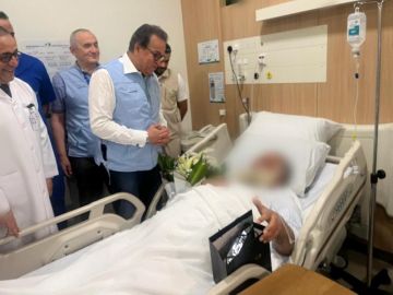 عبد الغفار يجتمع مع رئيس بعثة الحج الطبية فور وصوله المدينة المنورة.. ويتفقد الحالة الصحية للحجاج عبد الغفار يجتمع مع رئيس بعثة الحج الطبية فور وصوله المدينة المنورة.. ويتفقد الحالة الصحية للحجاج