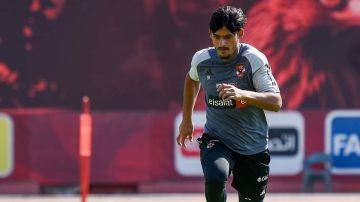 كريستو يرفض الإعارة ويتمسك بالرحيل النهائي عن الأهلي كريستو يرفض الإعارة ويتمسك بالرحيل النهائي عن الأهلي