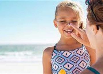 كيف تحمي أبناءك من ضربة الشمس في موسم المصايف؟ كيف تحمي أبناءك من ضربة الشمس في موسم المصايف؟