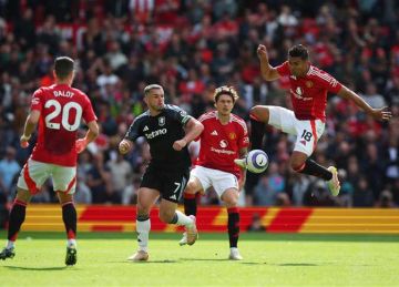 نجم مانشستر يونايتد يشعل الصراع بين أندية الدوري الإنجليزي نجم مانشستر يونايتد يشعل الصراع بين أندية الدوري الإنجليزي