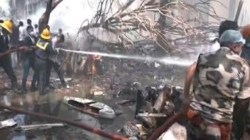 وزير خارجية بريطانيا ينعى ضحايا الطائرة المنكوبة ويعلن تشكيل فريق أزمة بين نيودلهي ولندن