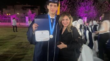 ابني وحبيبي..صابرين تهنئ نجلها بتخرجه من المدرسة ابني وحبيبي..صابرين تهنئ نجلها بتخرجه من المدرسة