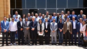 جامعة الوادى الجديد تستعرض تجربة أول مبنى للاختبارات الإلكترونية أمام نواب المحافظين