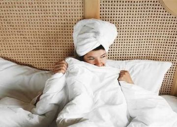 قبل العيد.. طريقة عمل حمام الزيت لتقوية الشعر ومنع تساقطه قبل العيد.. طريقة عمل حمام الزيت لتقوية الشعر ومنع تساقطه