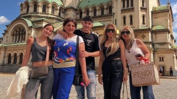 بوسي شلبي مع هالة صدقي وأبنائها في أحدث ظهور