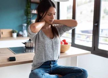 سبب رئيسي في آلام الظهر والرقبة.. أبرز علامات الانزلاق الغضروفي