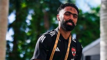 سوار فلسطين والمصحف.. ظهور لافت لـ حسين الشحات قبل مواجهة إنتر ميامي بمونديال الأندية شاهد سوار فلسطين والمصحف.. ظهور لافت لـ حسين الشحات قبل مواجهة إنتر ميامي بمونديال الأندية شاهد