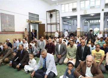 محافظ أسوان يؤدى صلاة عيد الأضحى المبارك بمسجد النصر محافظ أسوان يؤدى صلاة عيد الأضحى المبارك بمسجد النصر