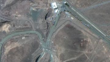 عاجل صور أقمار صناعية: معدات ثقيلة وأعمال حفر إضافية في منشأة فوردو النووية بإيران عاجل صور أقمار صناعية: معدات ثقيلة وأعمال حفر إضافية في منشأة فوردو النووية بإيران