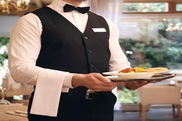 مصر.. كندية تتهم كفيفا بالتحرش بجسدها في مطعم الظلام!