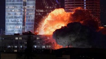 انفجارات بالقدس وتل أبيب وصاروخ إيراني يسقط في النقب وسط تصعيد خطير بين إيران وإسرائيل انفجارات بالقدس وتل أبيب وصاروخ إيراني يسقط في النقب وسط تصعيد خطير بين إيران وإسرائيل