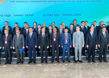 وزير الكهرباء: نعمل على الربط بين الشبكات في ثلاث قارات عبر مصادر نظيفة ومستدامة وزير الكهرباء: نعمل على الربط بين الشبكات في ثلاث قارات عبر مصادر نظيفة ومستدامة