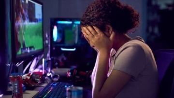 الحبس 6 أشهر عقوبة إرسال رسائل إلكترونية لشخص معين دون موافقته