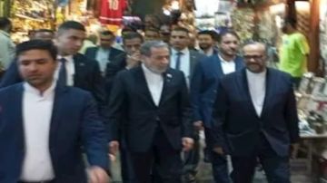 زيارة تاريخية لوزير الخارجية الإيراني إلى خان الخليلي ومسجد الحسين في القاهرة صور