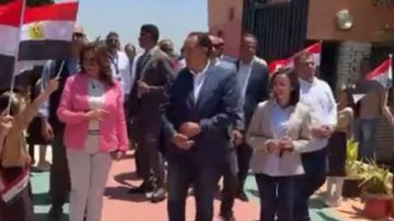 مدبولي يتفقد مدرسة الشهيد رزق بزاوية صقر بالبحيرة