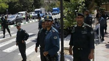 إيران تعلن اعتقال عميل للموساد الإسرائيلي يعمل في مركز حساس بمحافظة إيلام إيران تعلن اعتقال عميل للموساد الإسرائيلي يعمل في مركز حساس بمحافظة إيلام