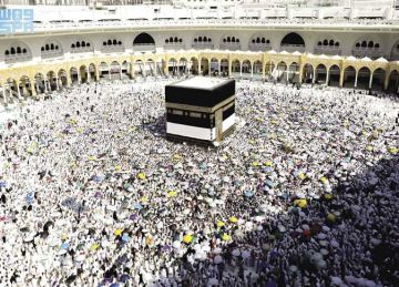 استمرار توافد الحجاج إلى المسجد الحرام لأداء طواف الإفاضة (فيديو) استمرار توافد الحجاج إلى المسجد الحرام لأداء طواف الإفاضة (فيديو)