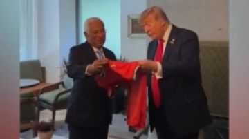 رونالدو يهدي ترامب قميصا يحمل رسالة خاصة عن الحرب