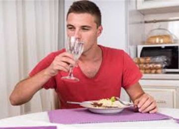 تجنبها في الصيف.. 7 أطعمة ومشروبات تزيد من شعورك بالعطش